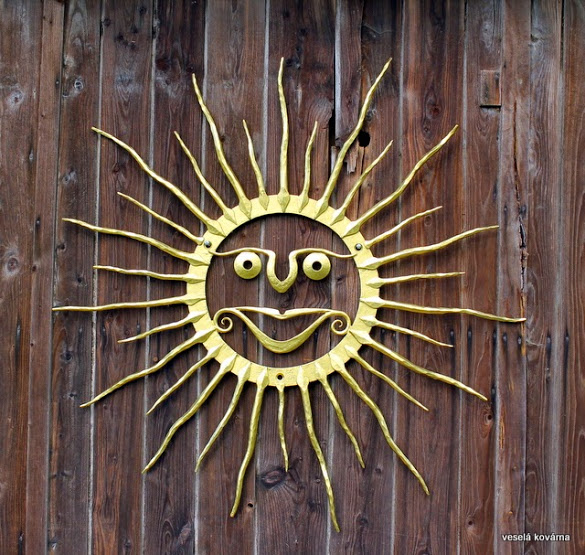 Kované sluníčko domovní znamení